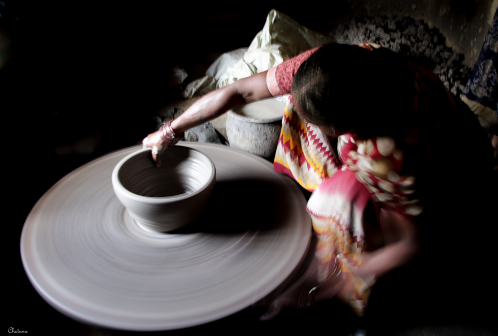 lady-in-pottery-making