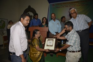  Sreekumar from Honeycomb presenting a sketch of TNA Perumal to his wife
