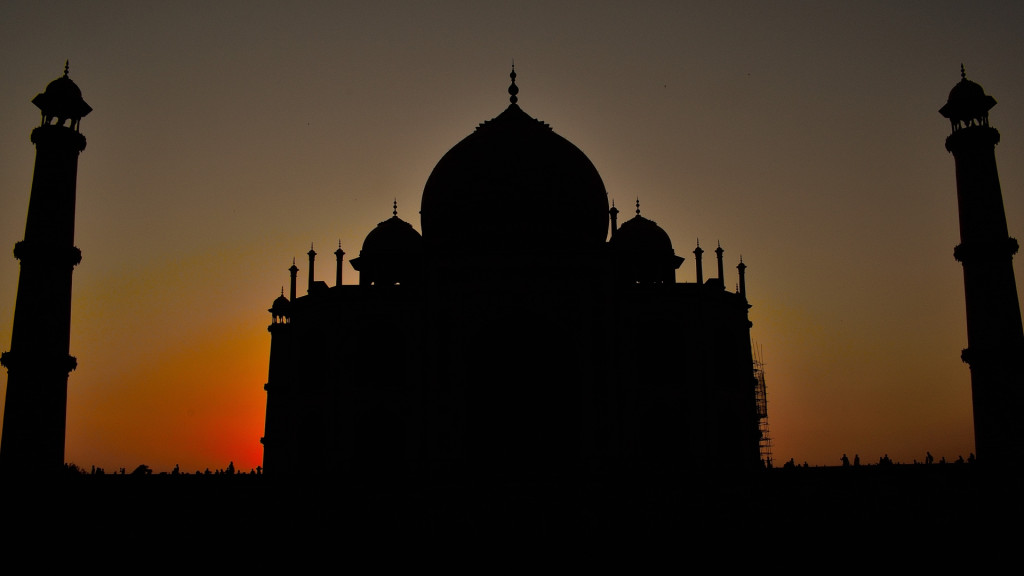 stunning-silhouette-of-tajmahal